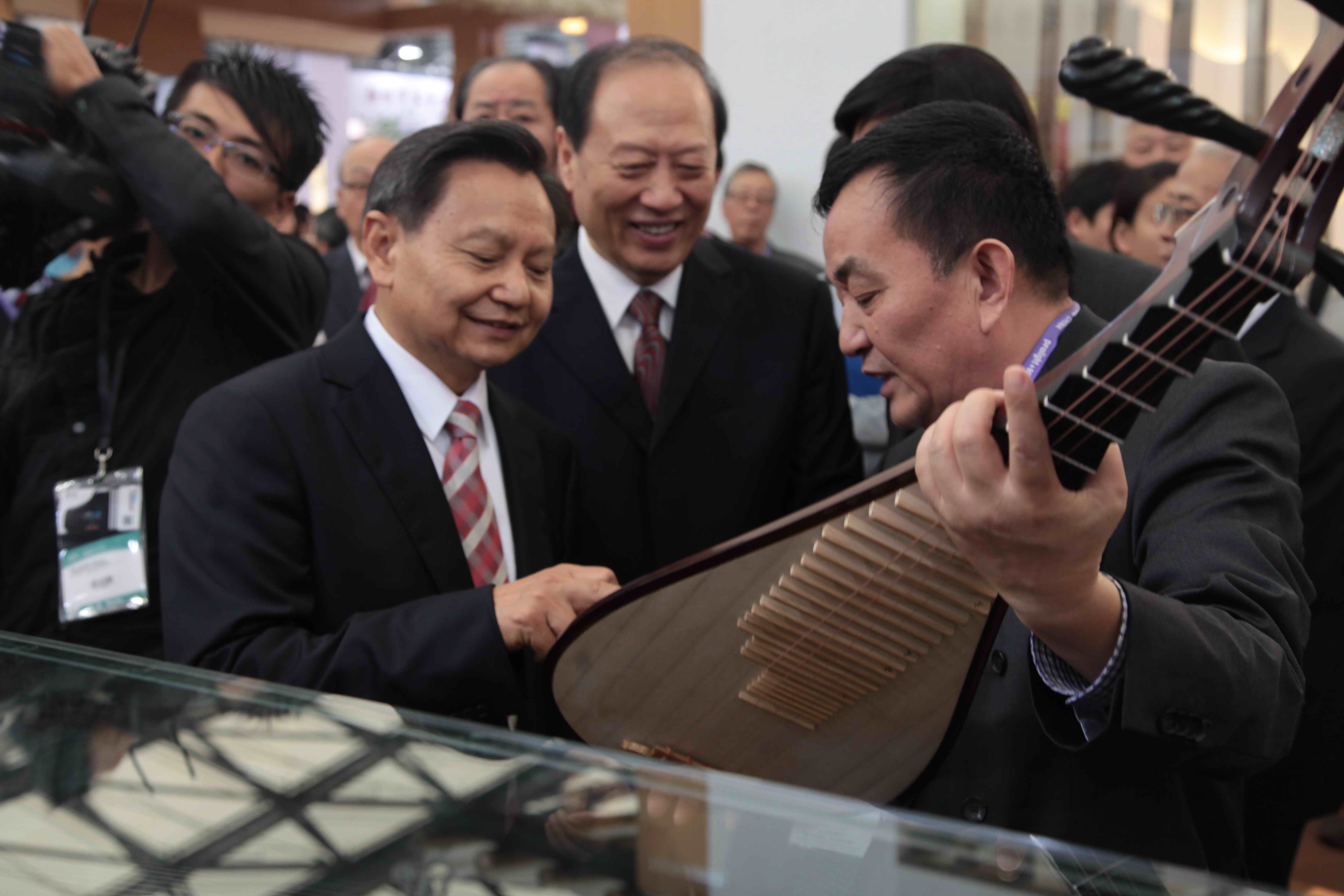 致61匠心——上海民族乐器一厂参展2016上海国际乐器展侧记